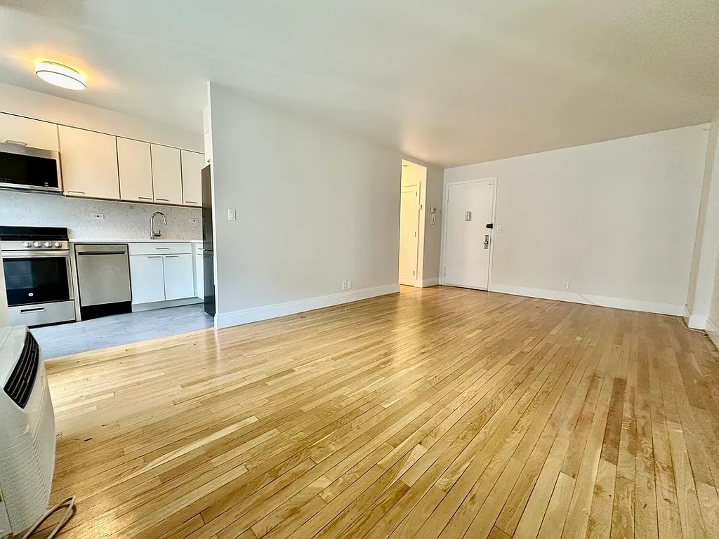 West 96th Street - Photo 4