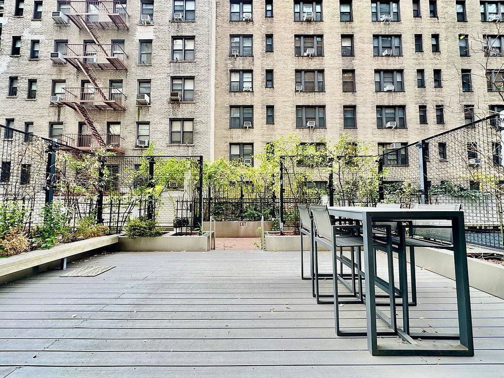 West 96th Street - Photo 12