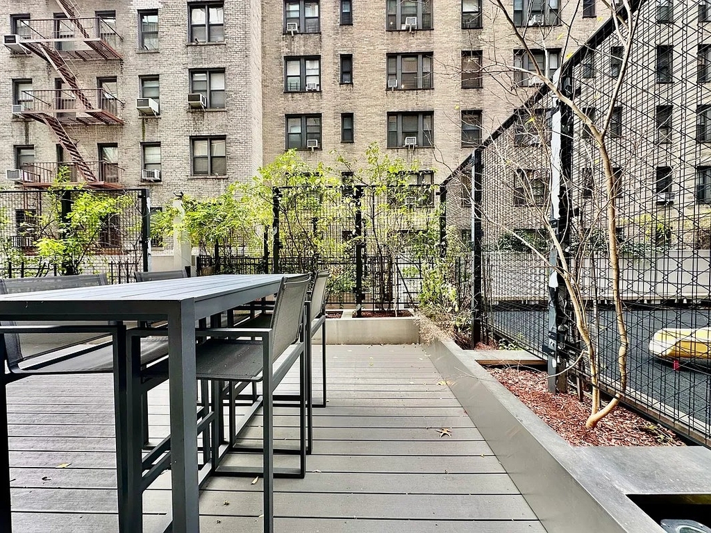 West 96th Street - Photo 11