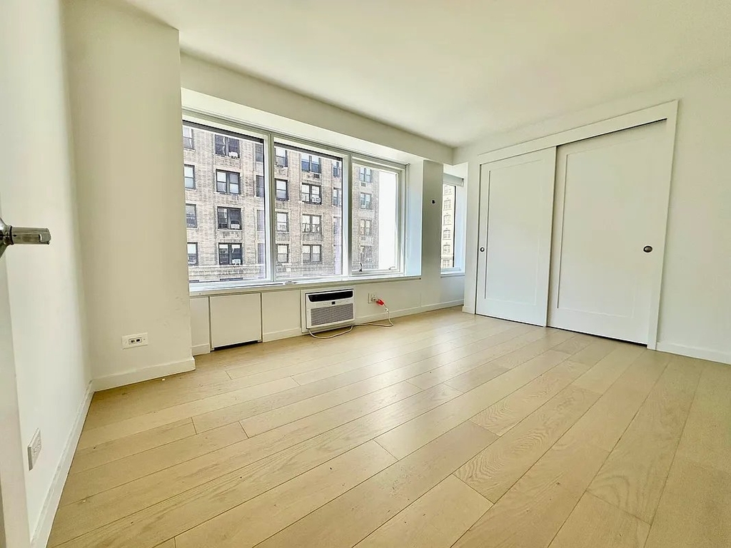 West 87th Street - Photo 10