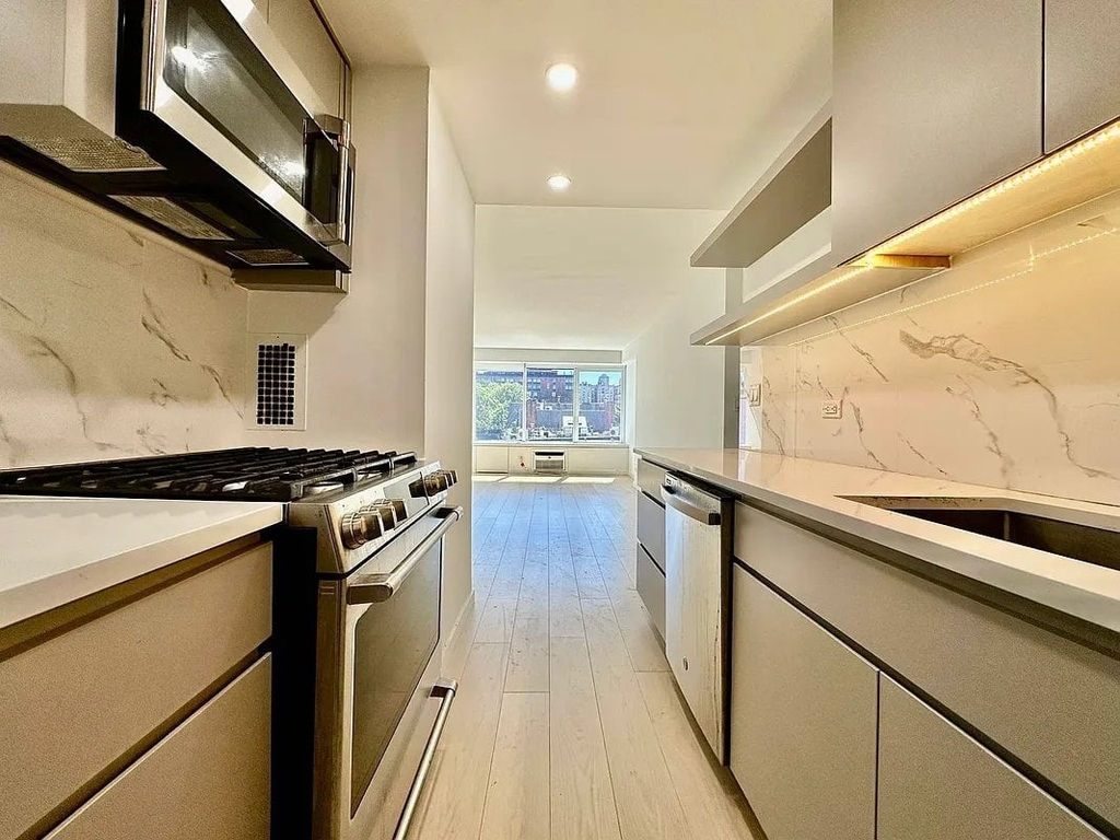 West 87th Street - Photo 0