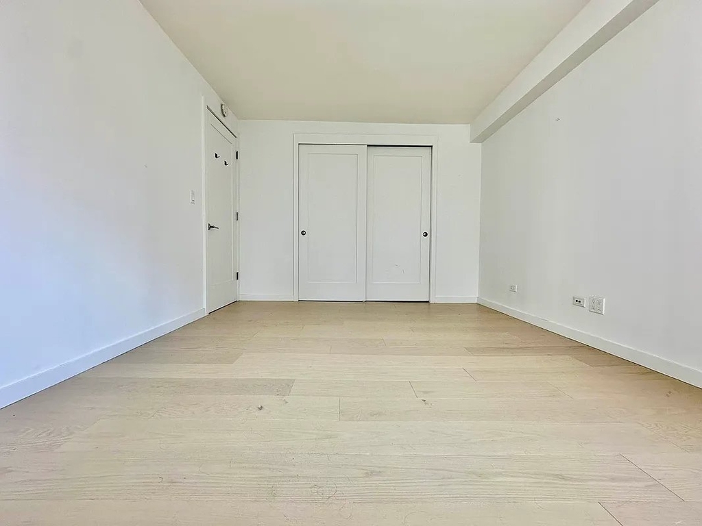 West 87th Street - Photo 9