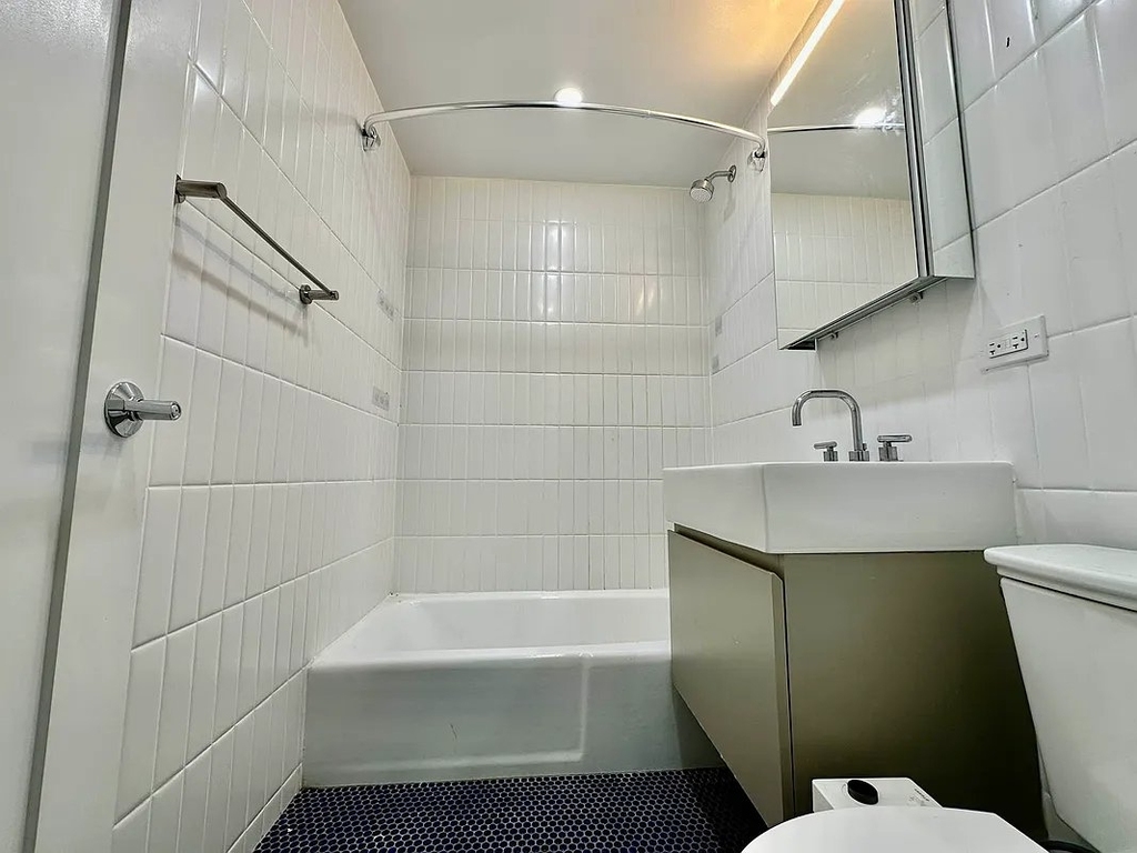 West 87th Street - Photo 14