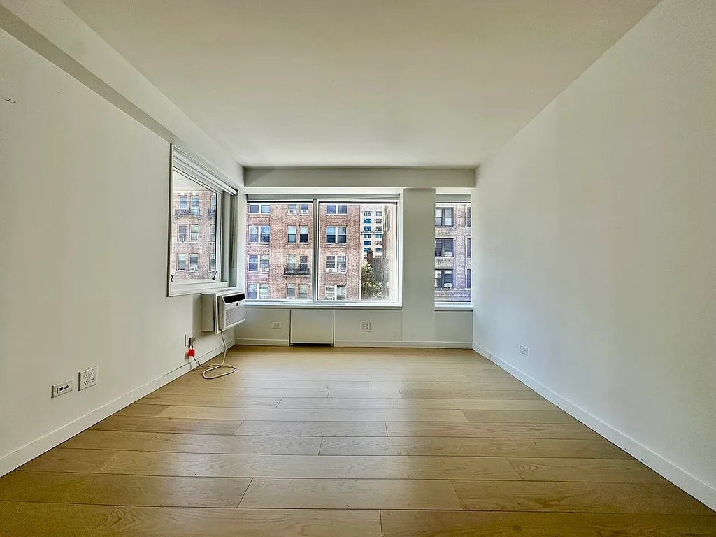 West 87th Street - Photo 8