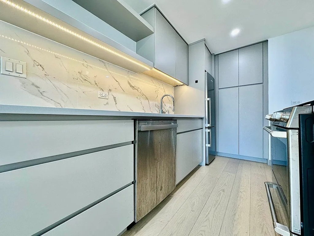 West 87th Street - Photo 1