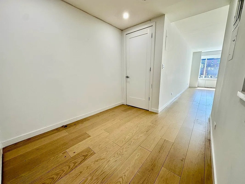 West 87th Street - Photo 6