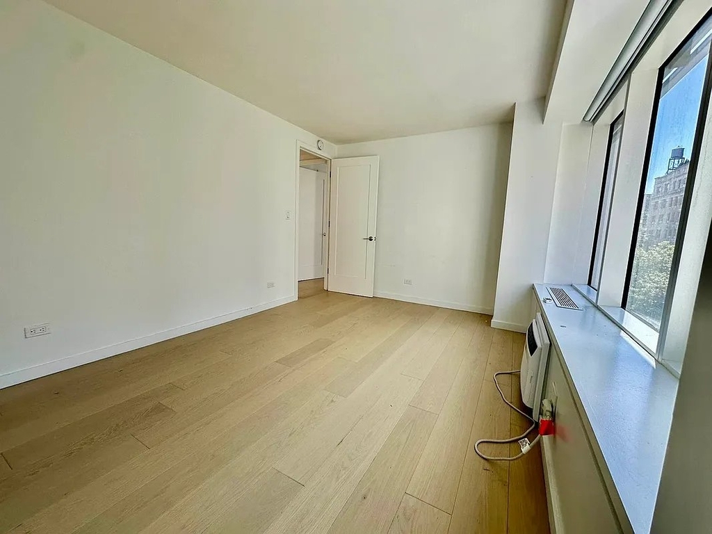 West 87th Street - Photo 11