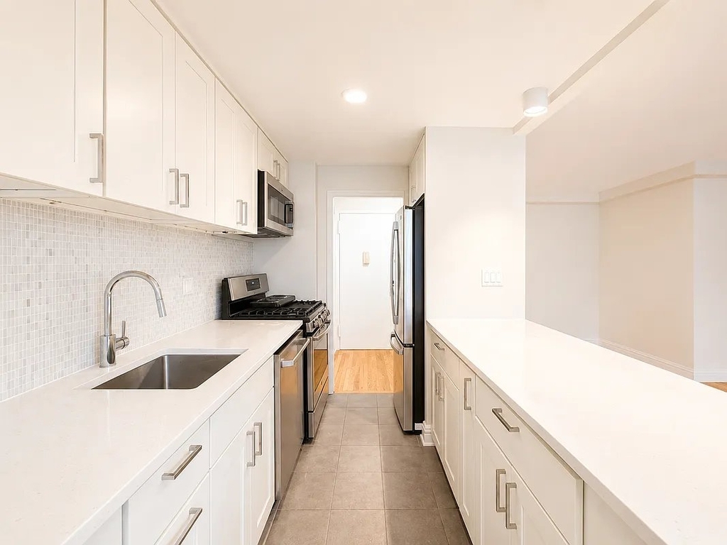West 97th Street - Photo 4