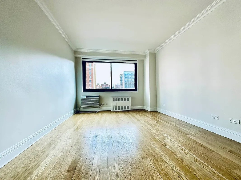 West 97th Street - Photo 4