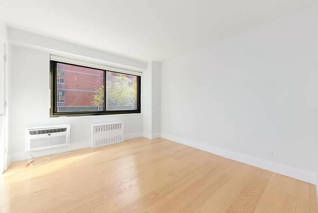 West 97th Street - Photo 4