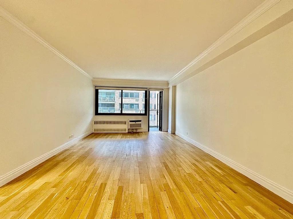 West 96th Street - Photo 7