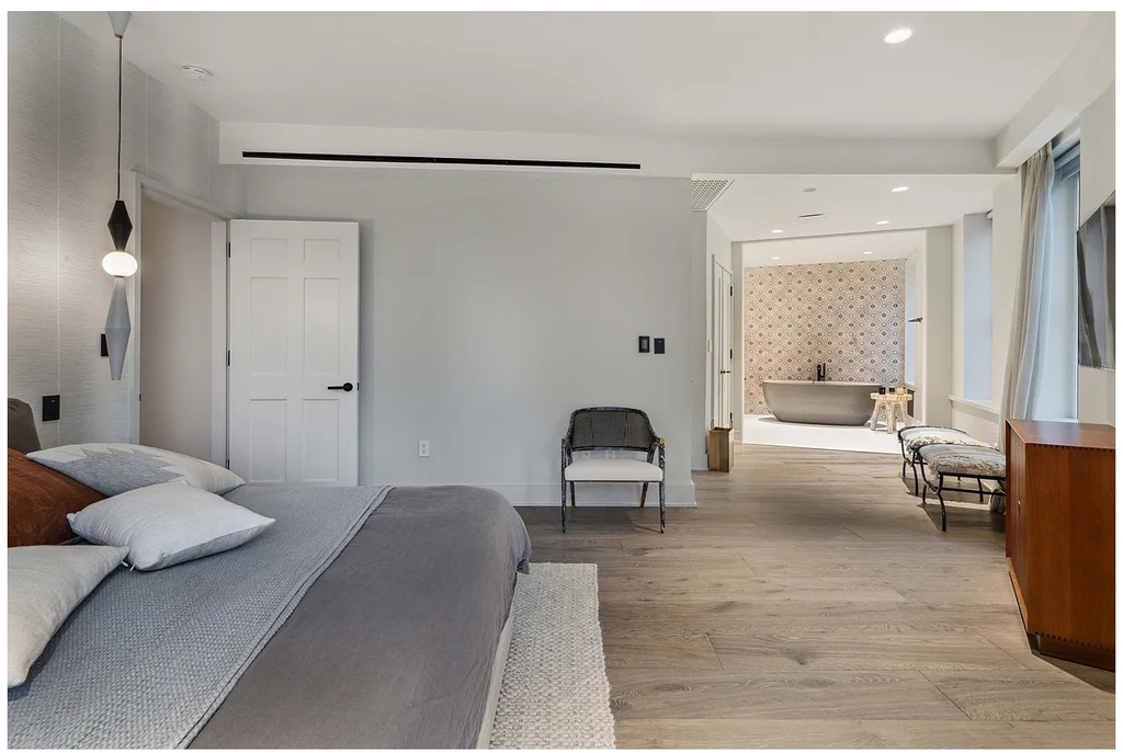 260 W Broadway - Photo 11
