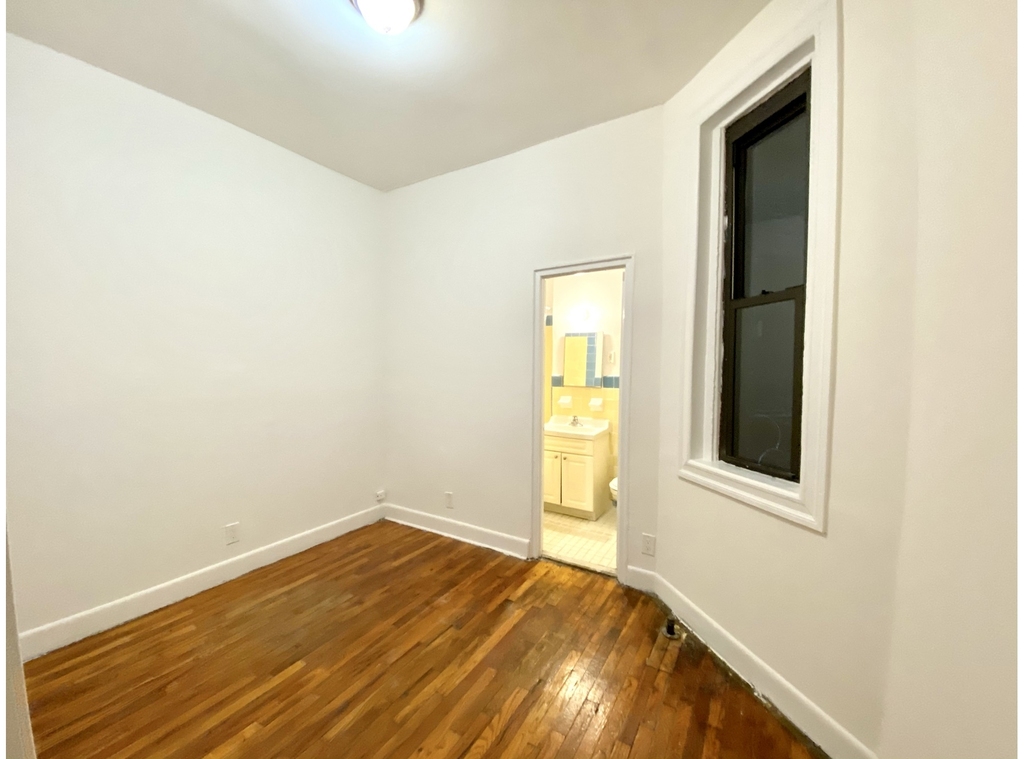 245 E 39th St - Photo 5