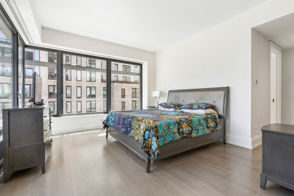 301 E 50th St - Photo 6