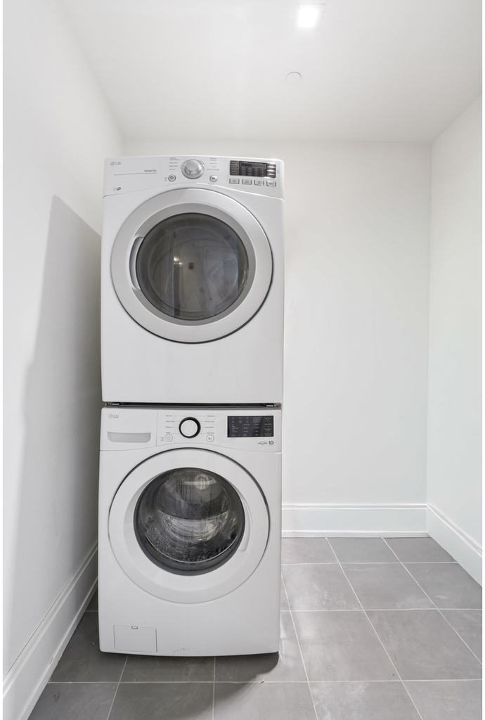 301 E 50th St - Photo 10