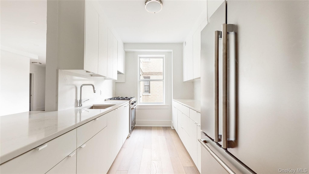 148-09 Northern Boulevard - Photo 4
