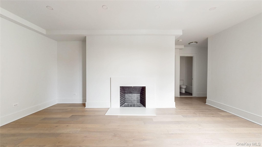 148-09 Northern Boulevard - Photo 3