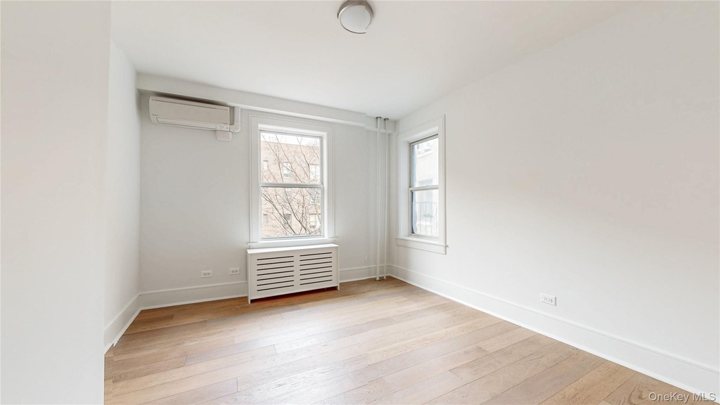 148-09 Northern Boulevard - Photo 12