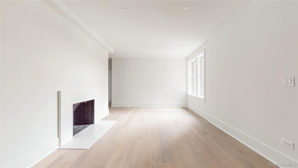 148-09 Northern Boulevard - Photo 2