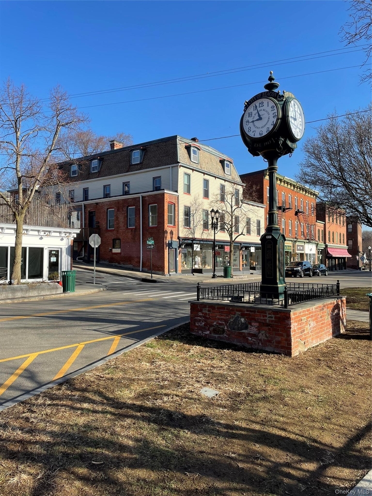 500 Main St - Photo 0