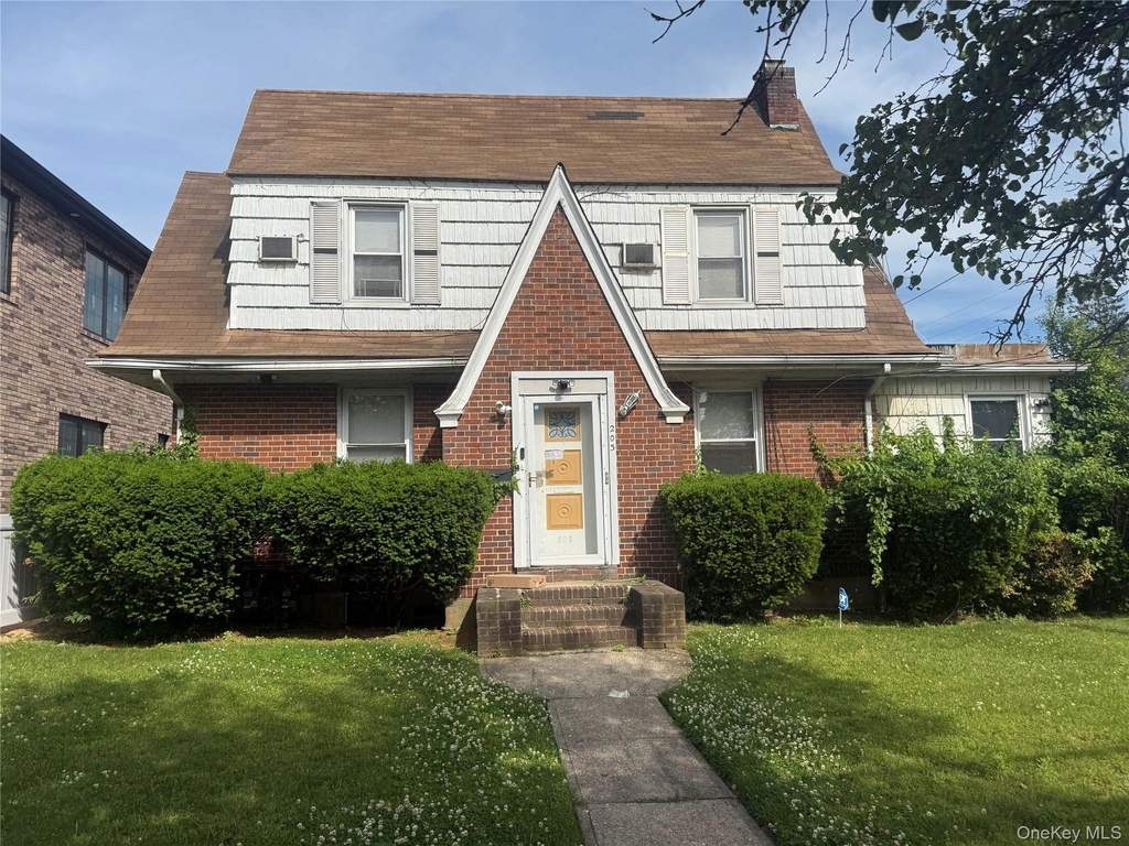 203 Rockaway Parkway - Photo 0