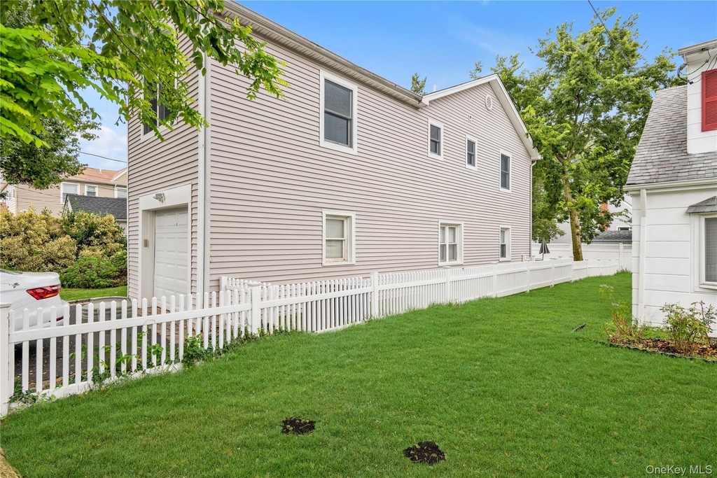 11 Nesaquake Avenue - Photo 13