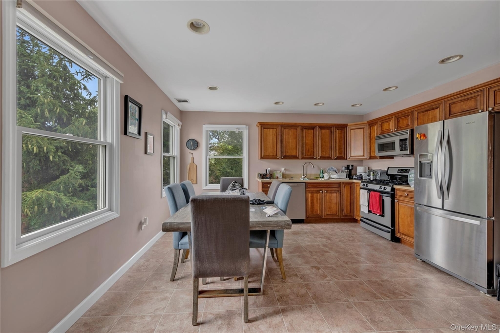 11 Nesaquake Avenue - Photo 4