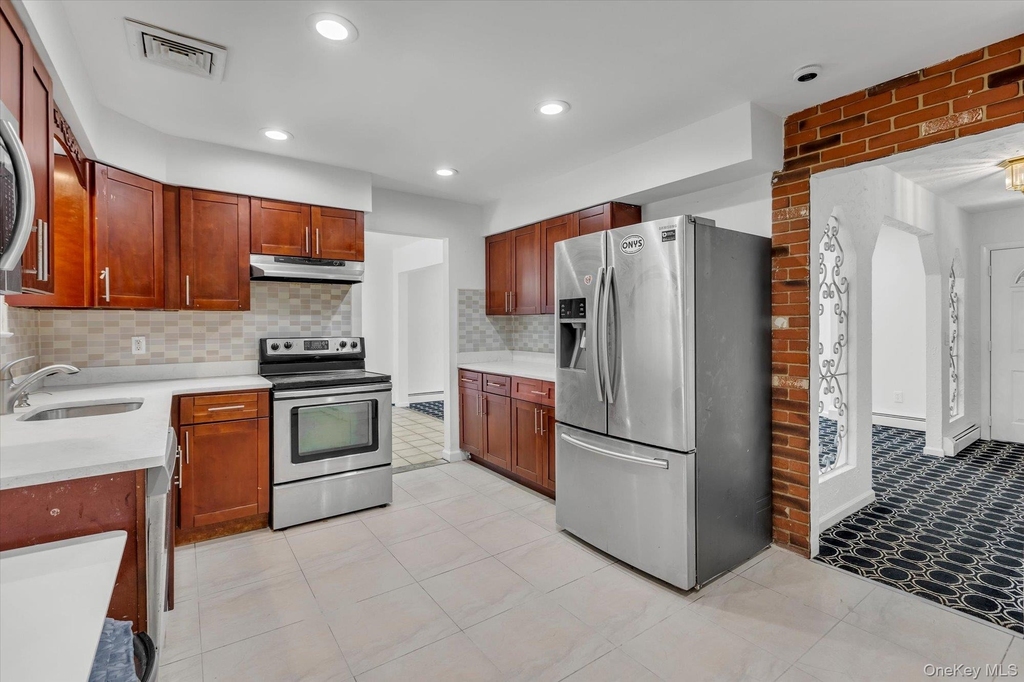 217 Bellerose Avenue - Photo 6