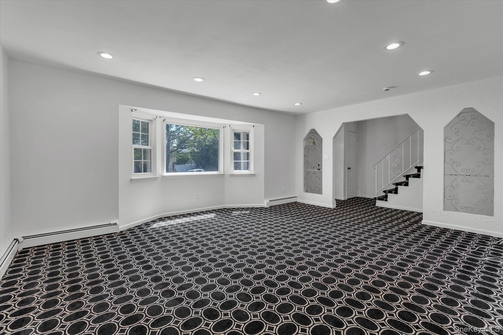 217 Bellerose Avenue - Photo 2