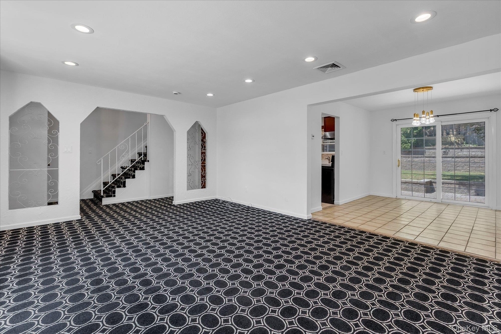 217 Bellerose Avenue - Photo 3
