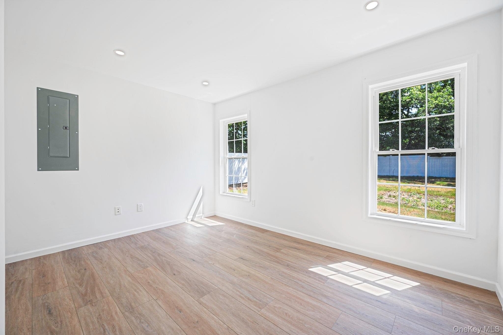 655 Post Avenue - Photo 13
