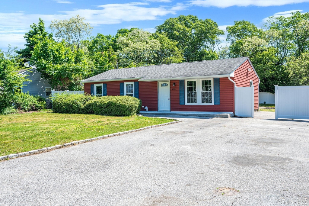 655 Post Avenue - Photo 1
