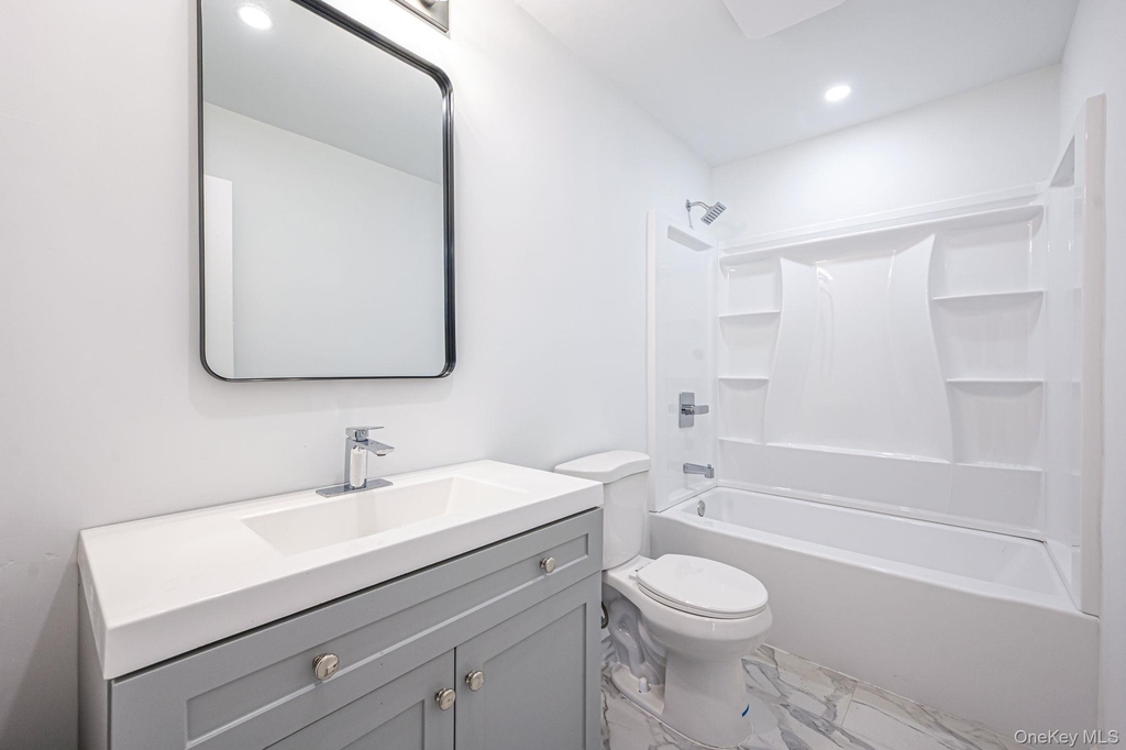 655 Post Avenue - Photo 16