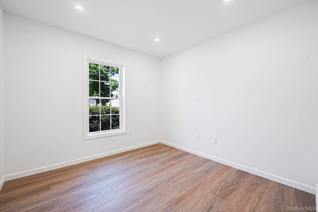 655 Post Avenue - Photo 9