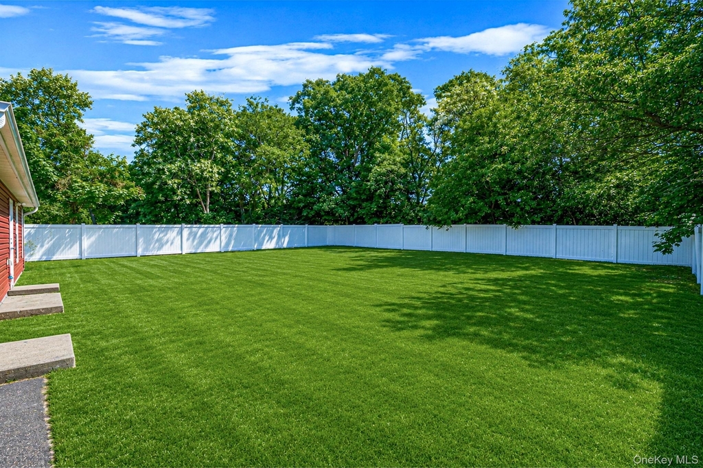 655 Post Avenue - Photo 17