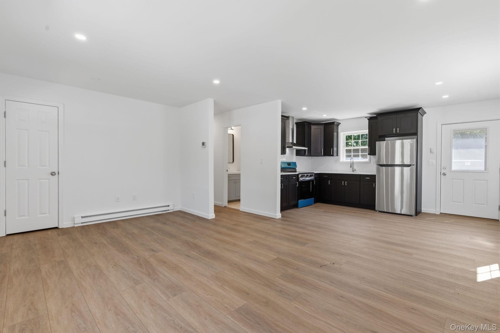 655 Post Avenue - Photo 4