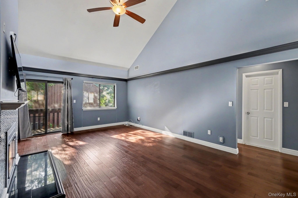 212 Old Farm Lane - Photo 2
