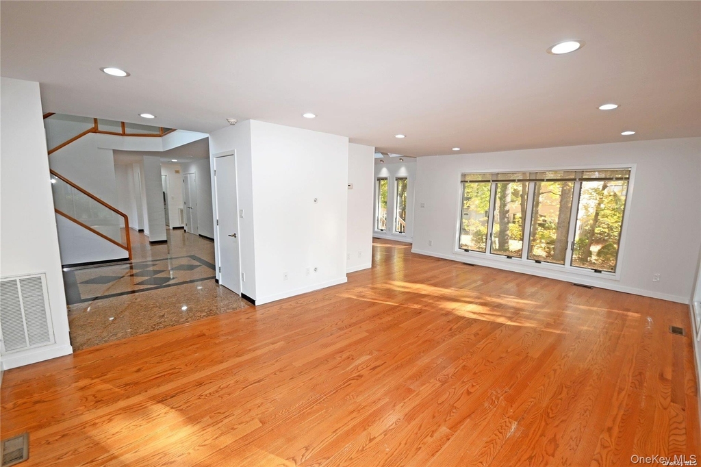 24 Warwick Road - Photo 2