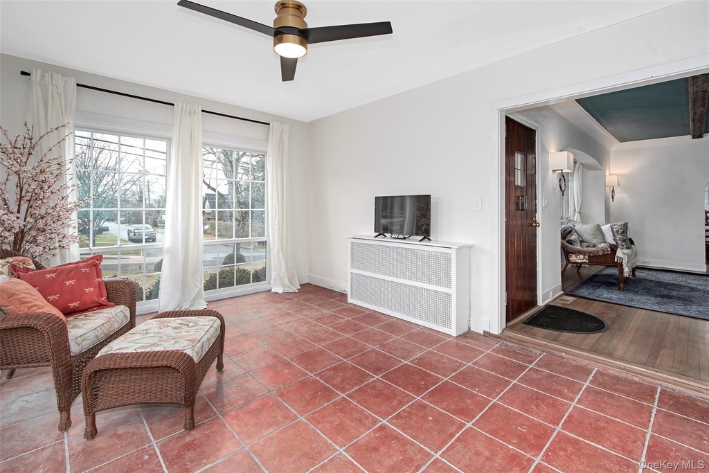 319 Oakland Beach Avenue - Photo 6