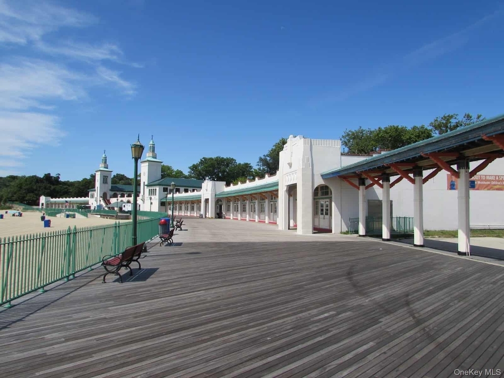 319 Oakland Beach Avenue - Photo 17