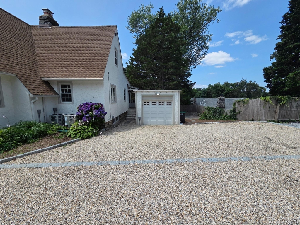 319 Oakland Beach Avenue - Photo 19
