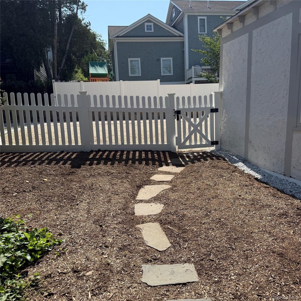 319 Oakland Beach Avenue - Photo 23