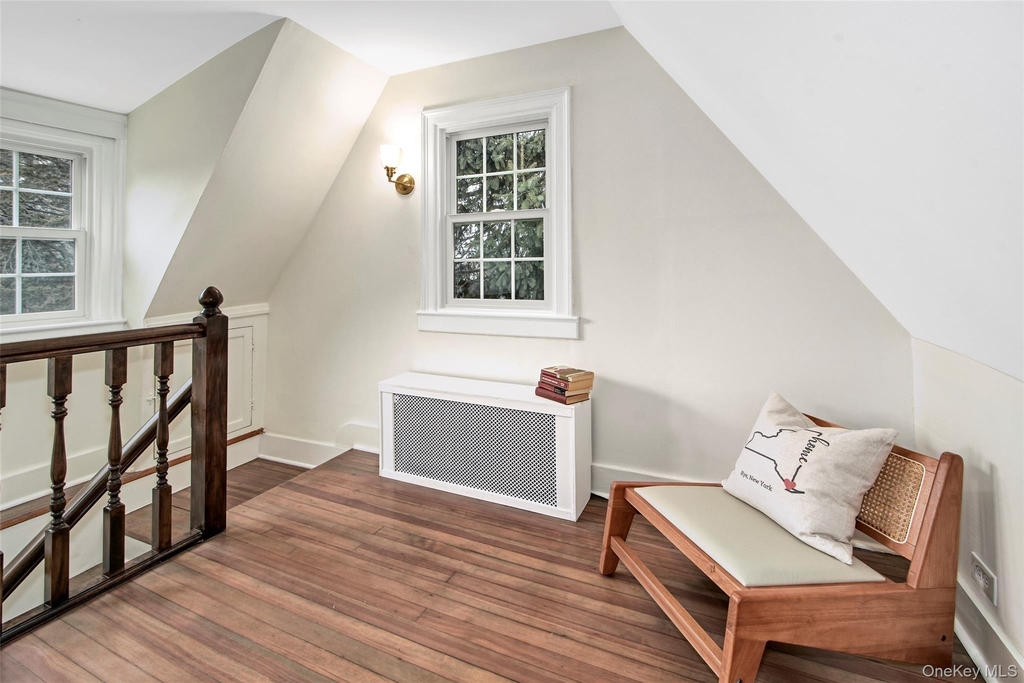 319 Oakland Beach Avenue - Photo 17