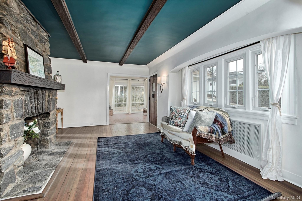 319 Oakland Beach Avenue - Photo 8