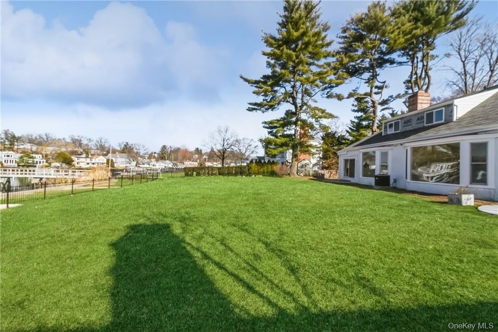 632 Shore Acres Drive - Photo 4