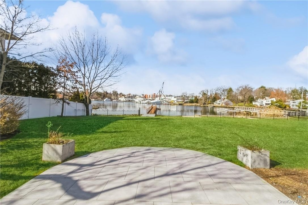 632 Shore Acres Drive - Photo 5