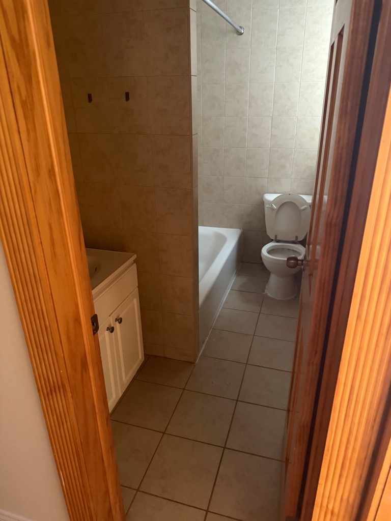 West 204th - Photo 7