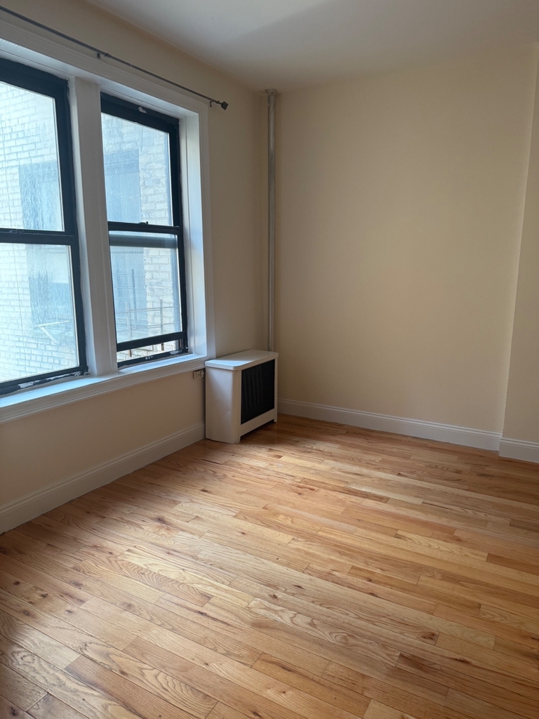 West 204th - Photo 3