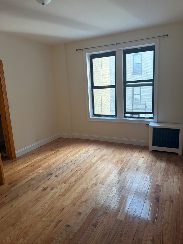 West 204th - Photo 5