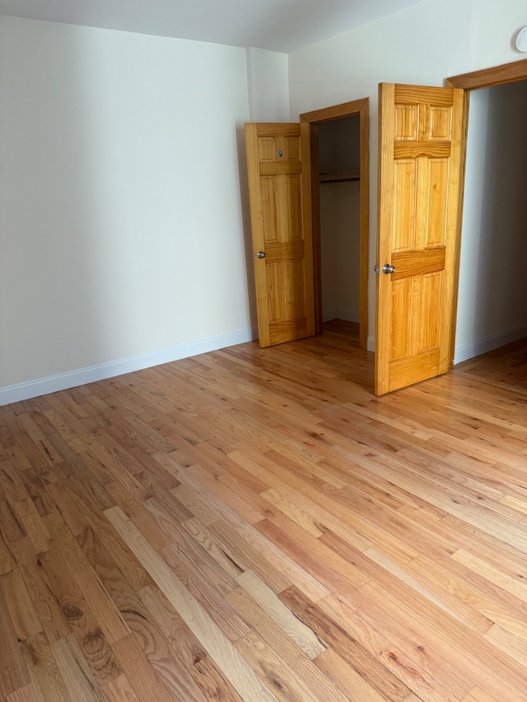 West 204th - Photo 4